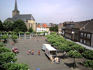 Foto des Gelderner Marktplatzes mit externem Link  zur webcam der Stadtwerke Geldern