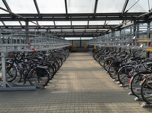 Fahrradparkhaus am Bahnhof