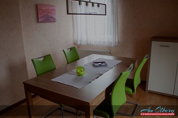 Ferienwohnung Ripper Esszimmertisch
