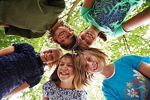 Foto mit Kindern im Kreis