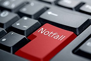 rote Tastaturtaste mit der Aufschrift: Notfall