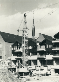 Baukran in der Glockengasse 1979. StA Geldern, Fotosammlung, BO 302. Fotograf: H. Bosch.