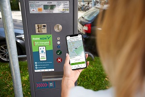 PARKNOW Parkscheinautomat und Handy