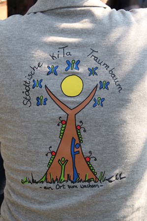 Logo Traumbaum auf Pullover