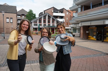 Mehrweg-Pool-System Geldern - von links  - Dr. Sandra Kleine, Janine Segref und Liane Peters-May.JPG