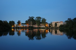Seepark Janssen - Außenaufnahme dunkel