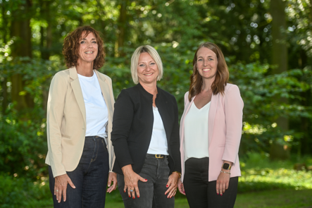 3 Standesbeamtinnen am Waldrand Schloss Walbeck